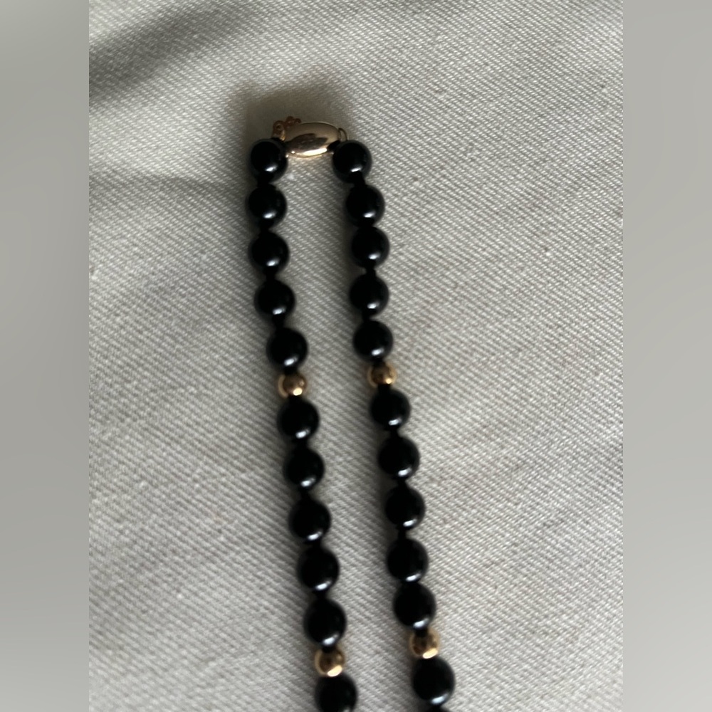 32 inch black onyx necklace 6-6.5 mm with 18 small 14kt gold balls and clasp - Picture 2 of 3